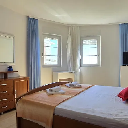 Giovanni Apartment *